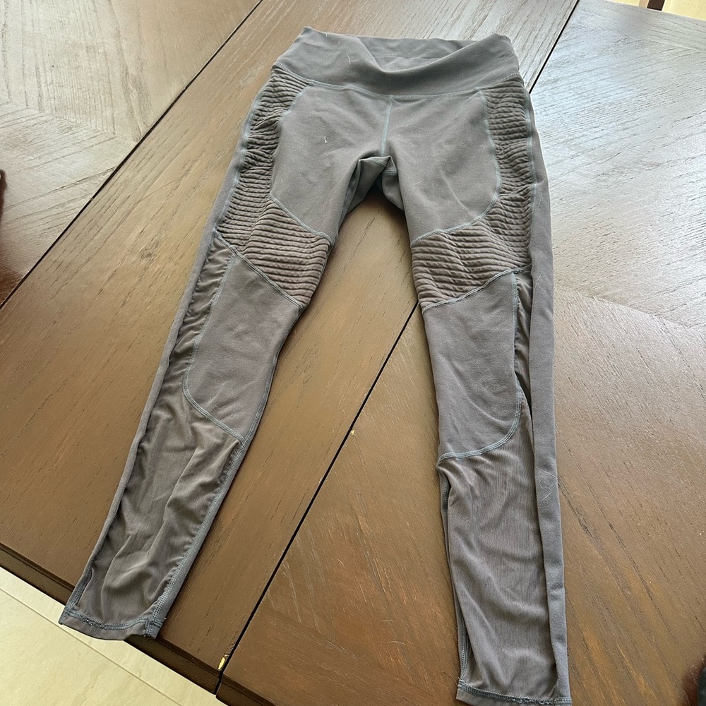 Gray Textured Leggings